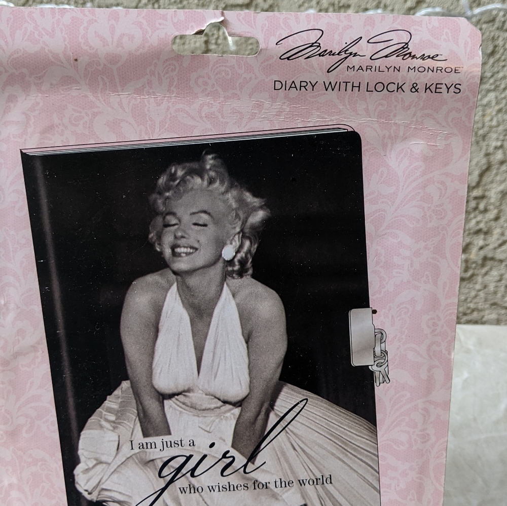 Set of 3 Marilyn Monroe Diary's - Picture 2 of 9